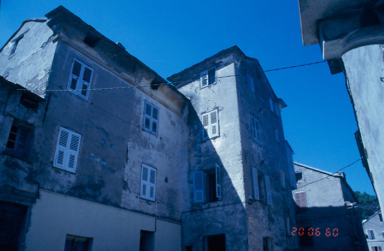 Vue d'ensemble rue haute.