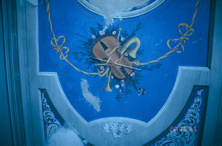 Peinture monumentale : Paysage et instruments de musique