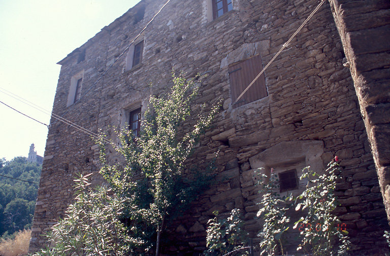 Vue d'ensemble rue basse.