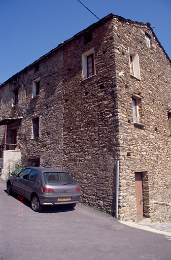 Vue d'ensemble rue haute.