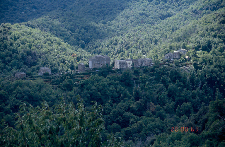 Vue d'ensemble du village.