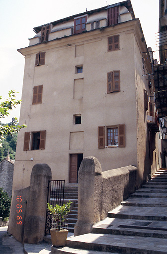 Elévation antérieure.