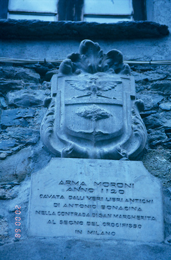 Vue d'ensemble des armoiries de la famille Moroni.