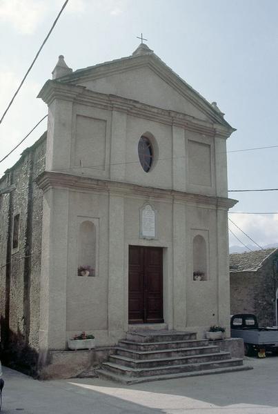 Vue d'ensemble de trois quarts gauche.