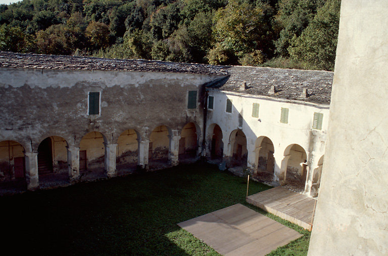 Galeries sud et ouest du cloître.