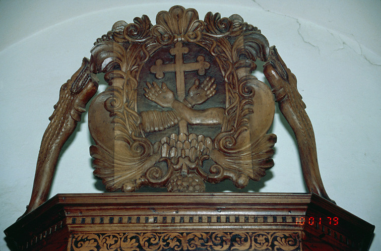 Détail : cartouche surmontant le corps supérieur.