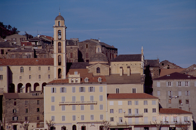 Vue d'ensemble depuis l'est.