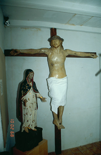 Statue (grandeur nature) : Christ en croix