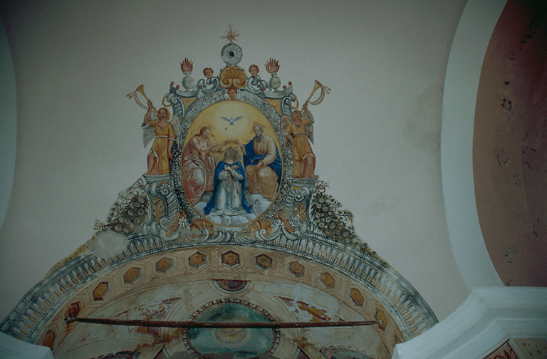 Décor peint ornant la voûte du transept.