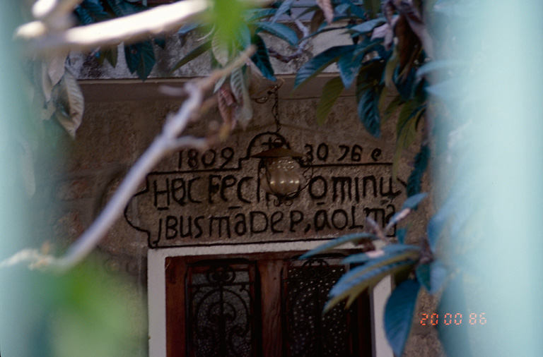 Inscription et date portée 1809.