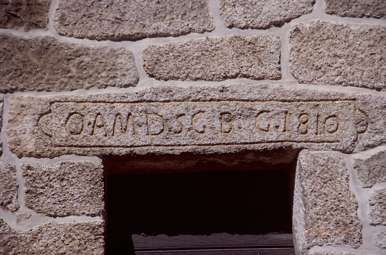 Inscription et date portée 1810.