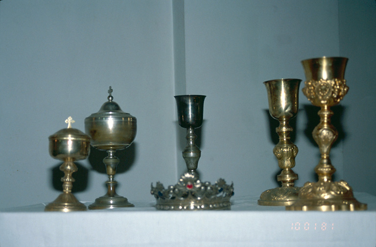 Calice No 1, calice No 2, calice No 4, ciboire, pyxide des malades-chrismatoire, couronne de statue