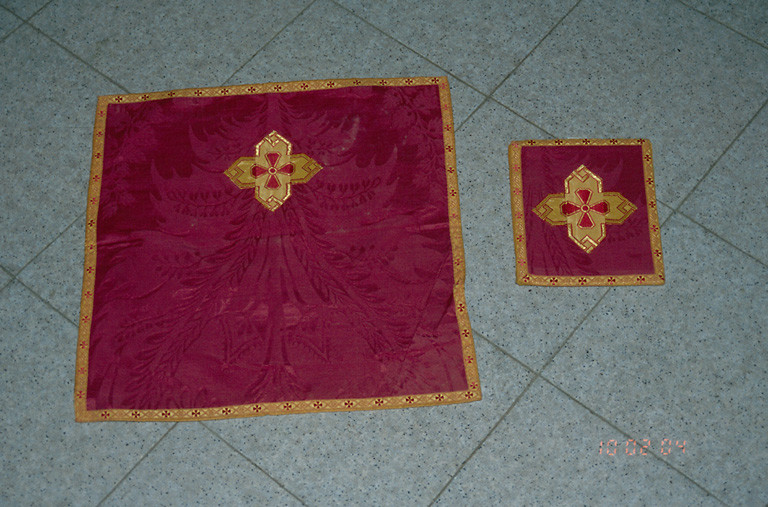 Bourse de corporal, voile de calice de l'ornement rouge No 2