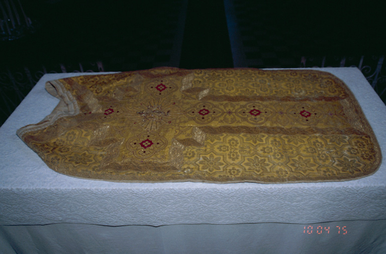 Chasuble, étole, manipule (ornement doré) (No 3)