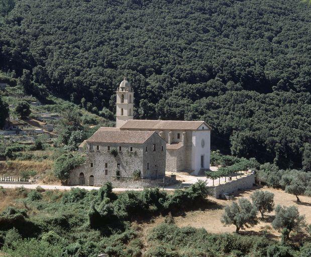 Vue d'ensemble prise depuis la route conduisant à l'écart de Sant' Andréa.