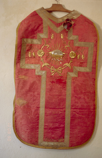 Chasuble, étole, manipule, voile de calice (ornement rouge)