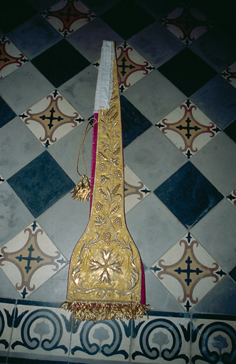 Chasuble, étole, manipule, voile huméral (ornement doré)