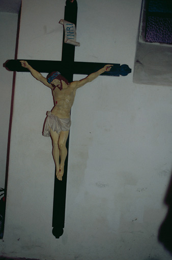 Statue : Christ en croix