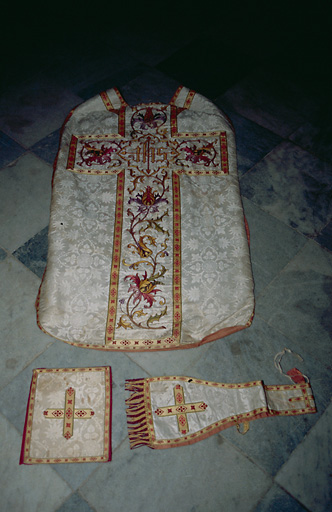 Chasuble, manipule, bourse de corporal de l'ornement blanc No 3