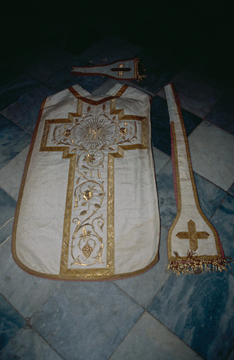 Chasuble, étole, manipule (ornement blanc) (No 2)