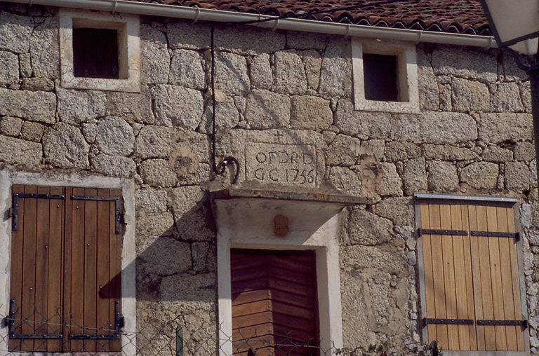 Inscription et date portée 1756.