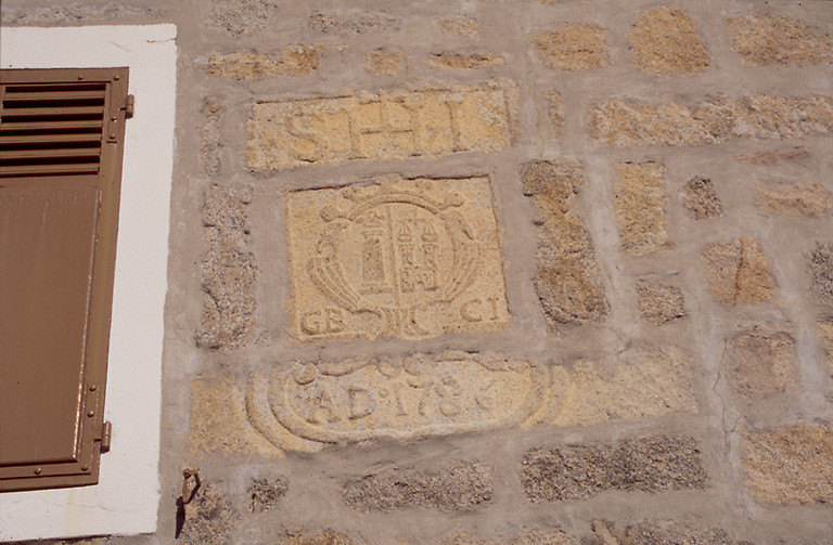 Inscription et date portée 1786.