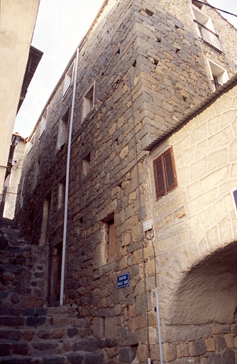 Vue d'ensemble de trois quarts.