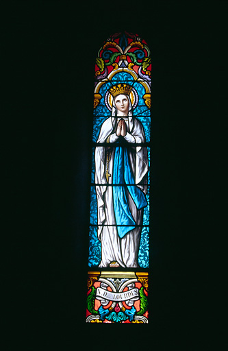 Ensemble de 11 verrières (verrières figurées, verrières mixtes, verrière ornementale) : Notre-Dame de Lourdes, saint Augustin, saint Charles Borromée, saint Nicolas, saint Pierre, sainte Lucie, ornementation