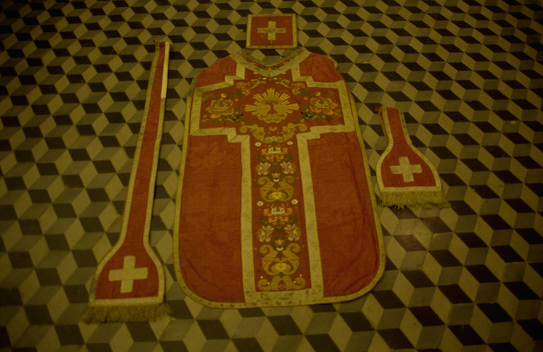 Chasuble, étole, manipule, bourse de corporal de l'ornement rouge No 1