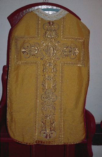 Voile de calice, chasuble, étole, manipule (ornement doré)