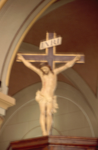 Statue (petite nature) : Christ en croix