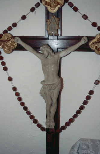 Statue : Christ en croix
