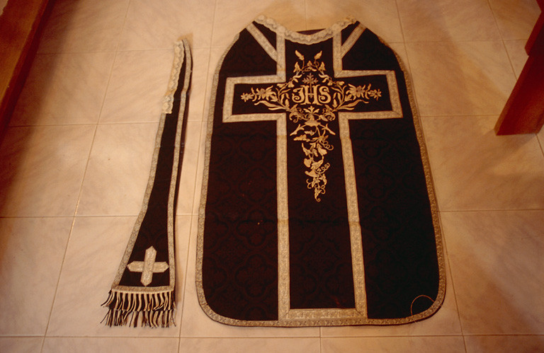 Chasuble, étole de l'ornement noir