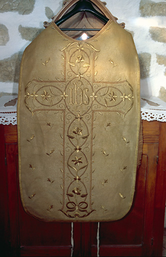 Chasuble, étole, manipule (ornement doré) (No 1)