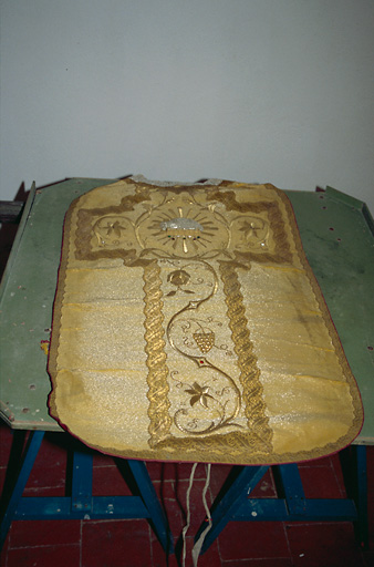 Voile de calice, chasuble, étole, manipule (ornement doré)