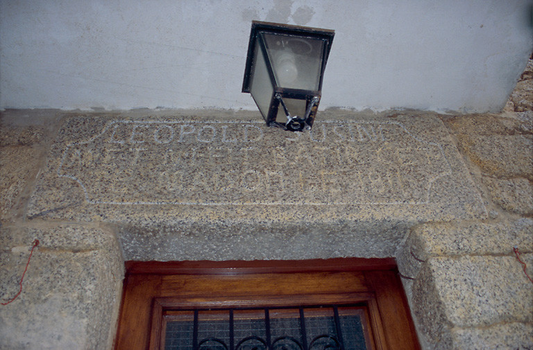 Inscription et date portée 1811.