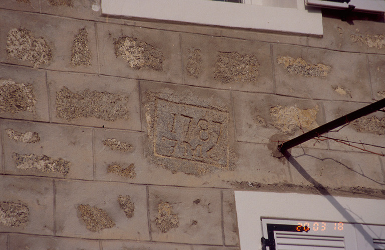 Inscription et date portée 1787.