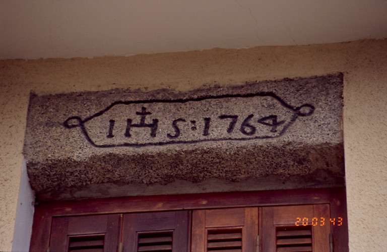 Inscription et date portée 1784.