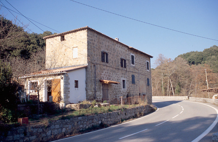 Vue d'ensemble de trois quarts.