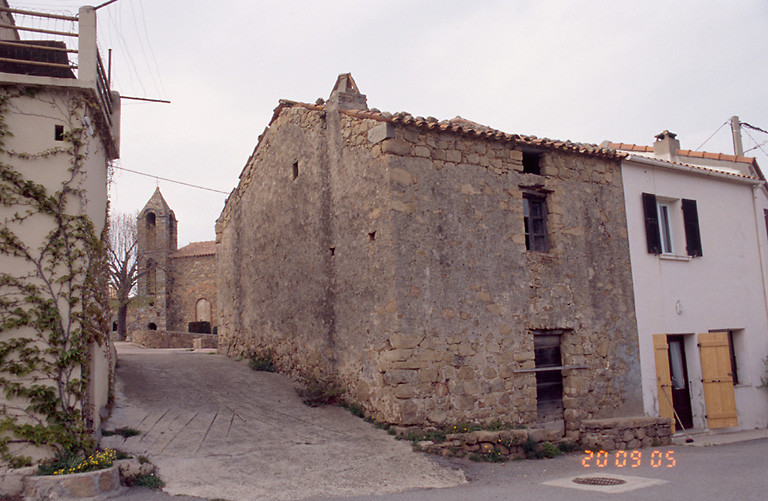Vue d'ensemble de trois quarts.