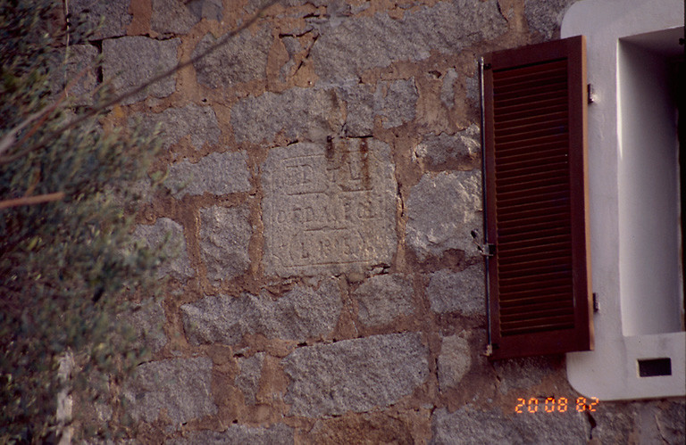 Inscription et date portée 1895.