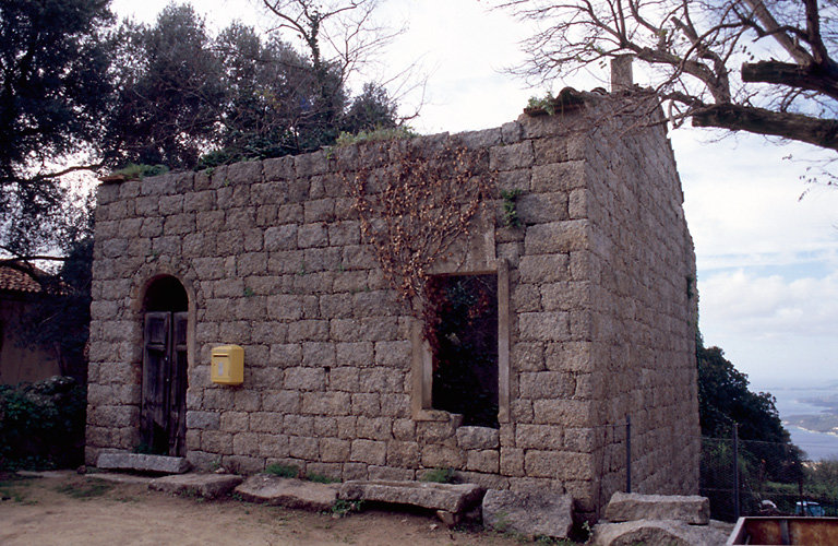 Vue d'ensemble de trois quarts.