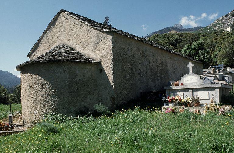 Vue d'ensemble de trois quarts gauche de l'élévation postérieure.