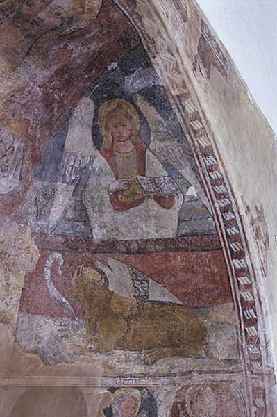 Peintures monumentales ornant le choeur.