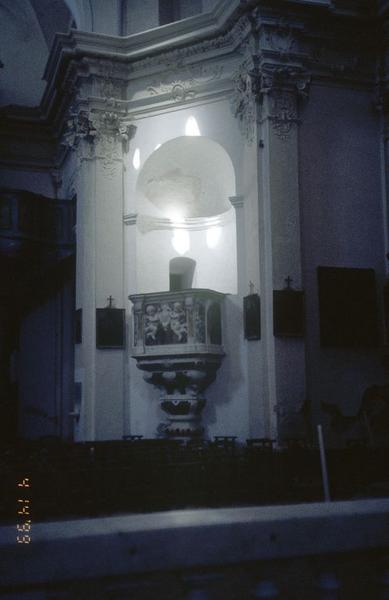 Croisée du transept, angle nord-ouest.