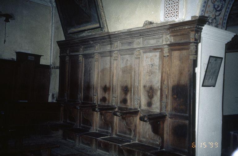 Vue d'ensemble de trois quarts droit.