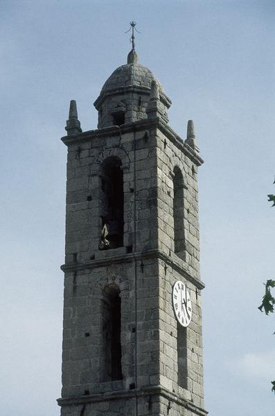 Partie supérieure du clocher.