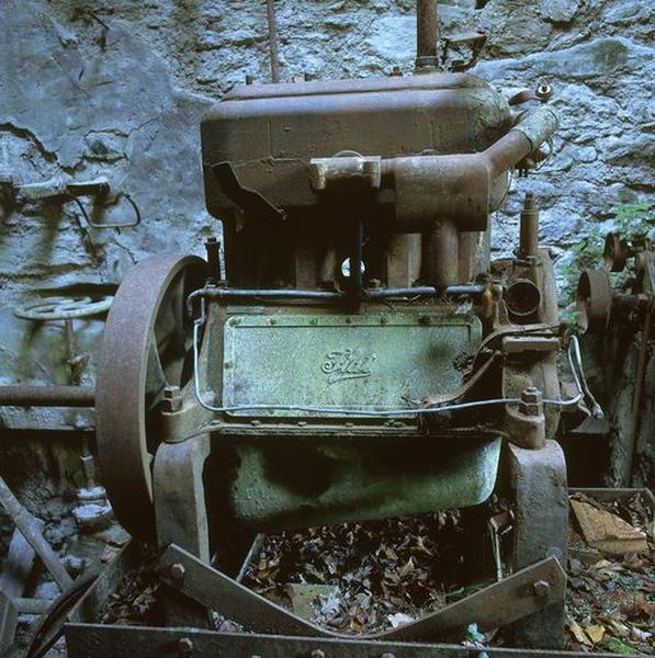 Vue d'ensemble d'un moteur thermique Fiat.