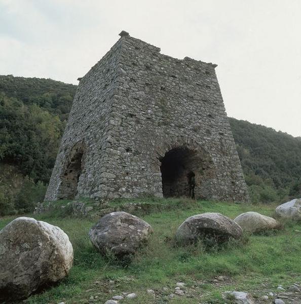 Vue d'ensemble de trois quarts.