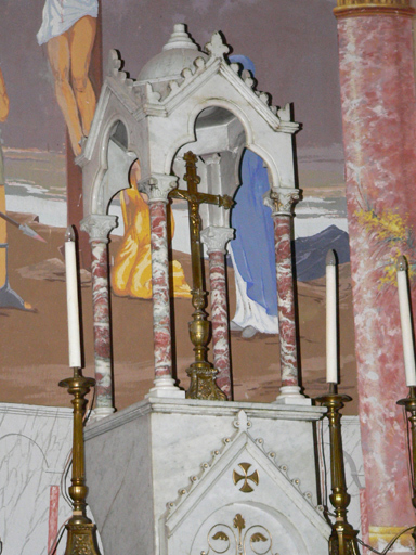 Vue d'ensemble du dais d'exposition.